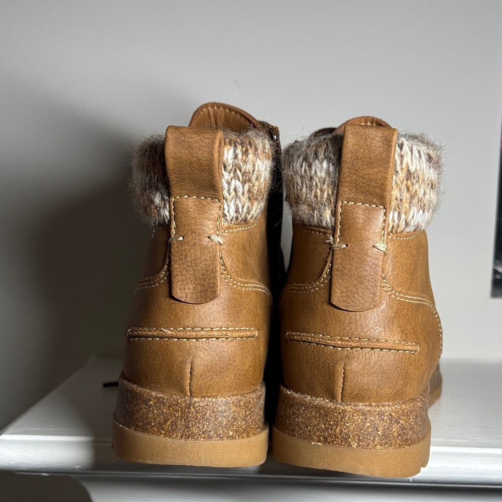 Lace-Up Brown Ankle Boots - Picture 4 of 7